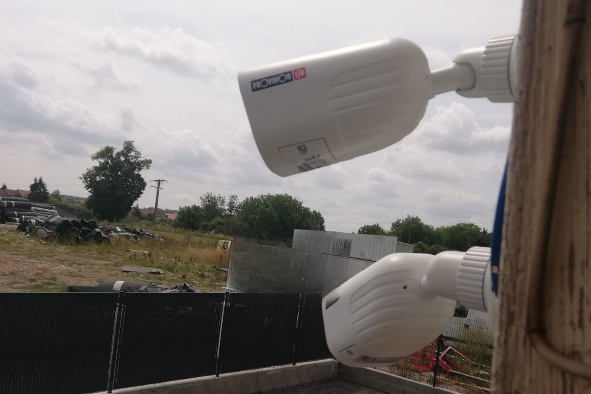 Vidéosurveillance entrepôt extérieur